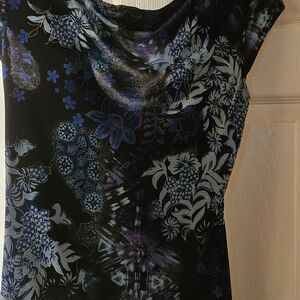Ronni Nicole Elegant Black and Blue Patterned Blouse